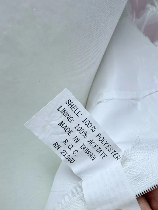 Elegant White Vintage Lace Ballgown Wedding Dress - Picture 15 of 15